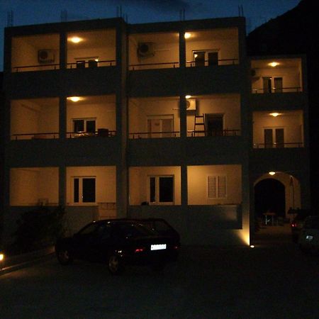 Apartments Ante オミシュ エクステリア 写真