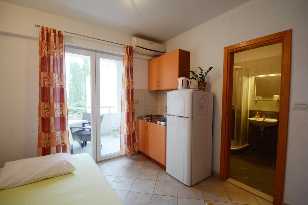 Apartments Ante オミシュ エクステリア 写真